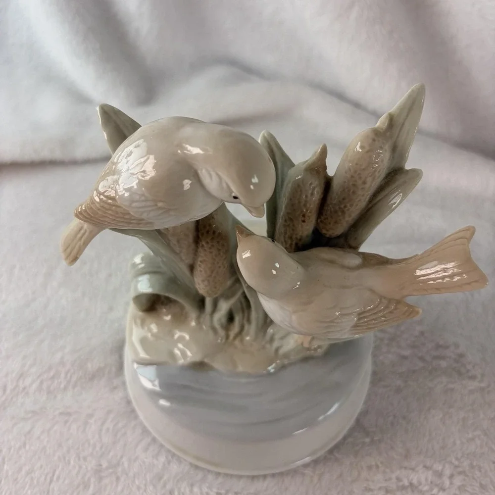 Vintage 70s Porcelain Bird Music Box Figurine Birds in Cattails As Is Repair
